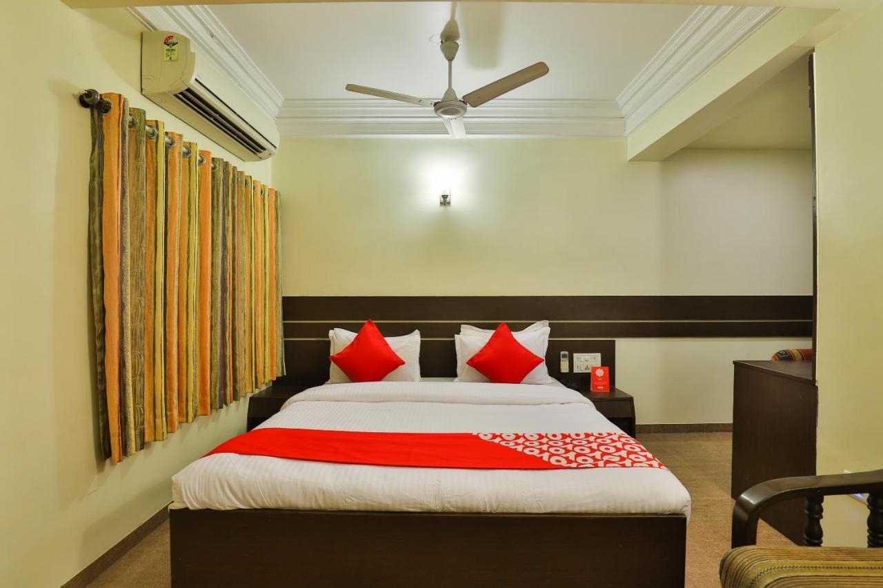 Oyo 17117 Hotel Rainbow Vadodara Zewnętrze zdjęcie