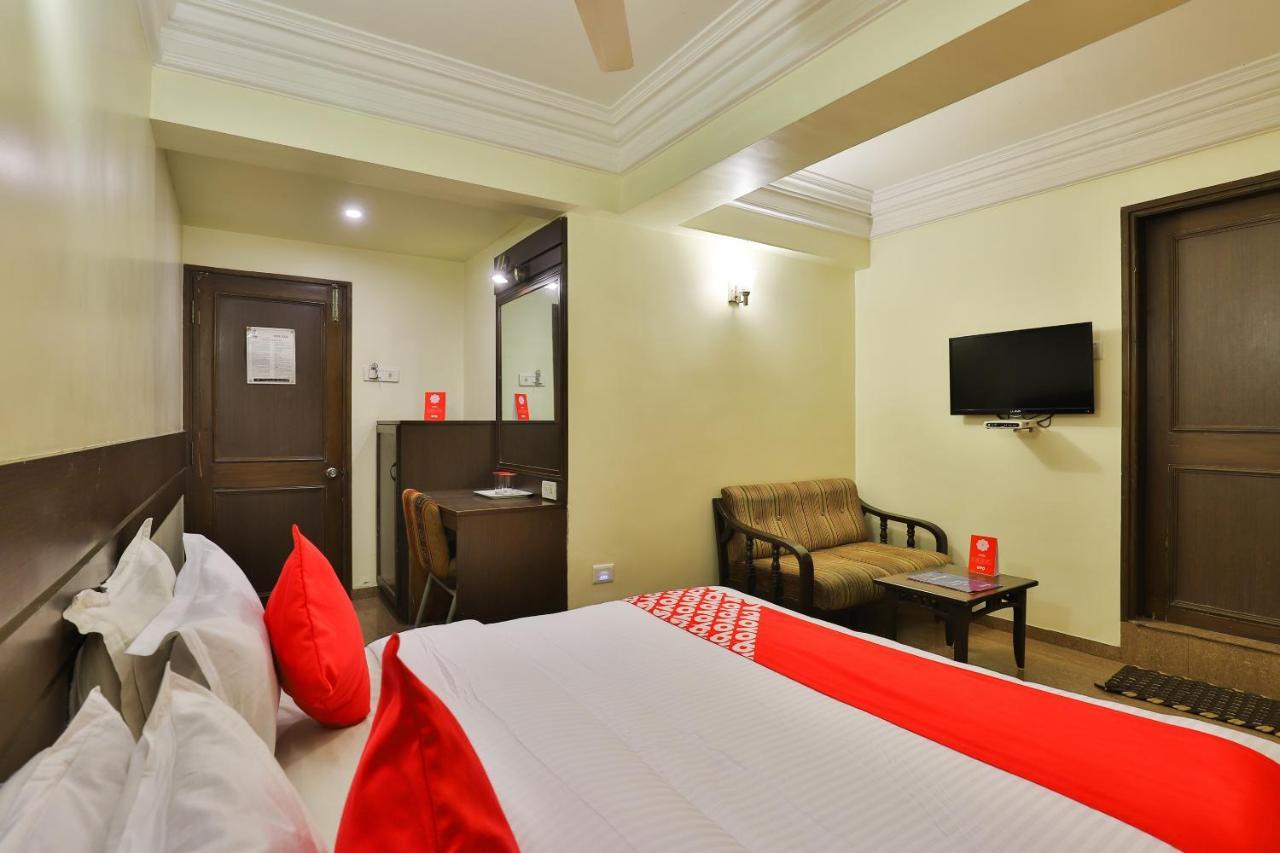 Oyo 17117 Hotel Rainbow Vadodara Zewnętrze zdjęcie