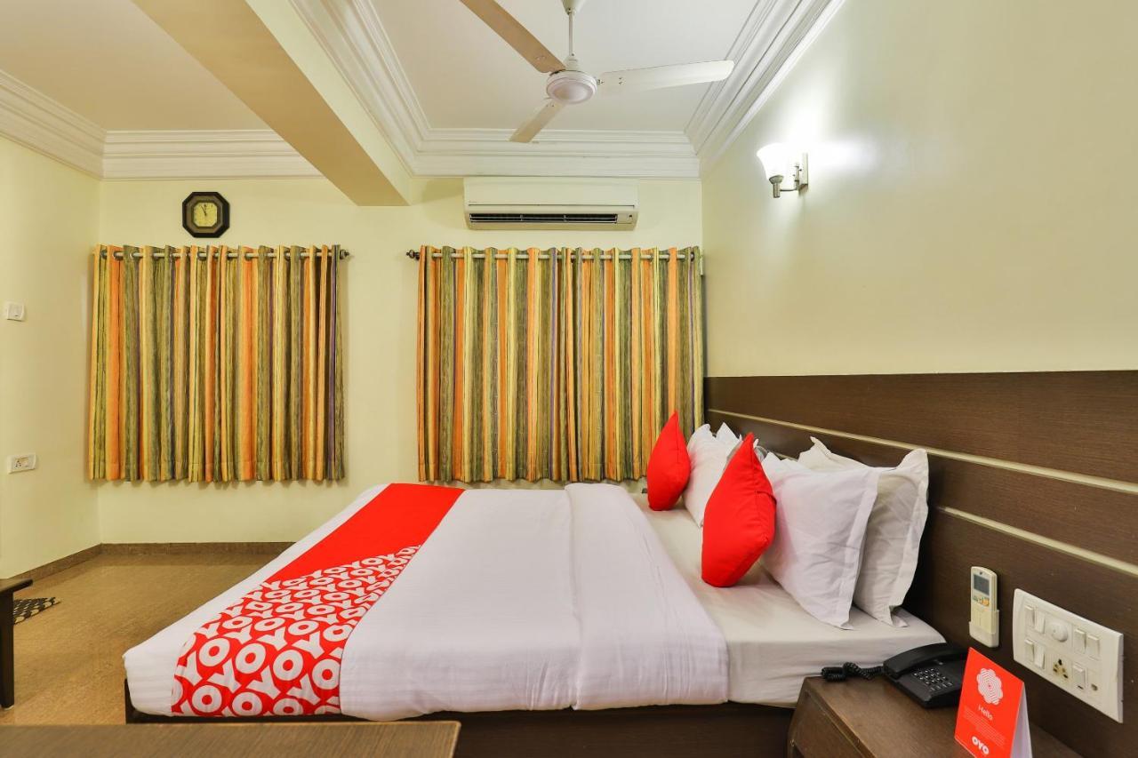 Oyo 17117 Hotel Rainbow Vadodara Zewnętrze zdjęcie