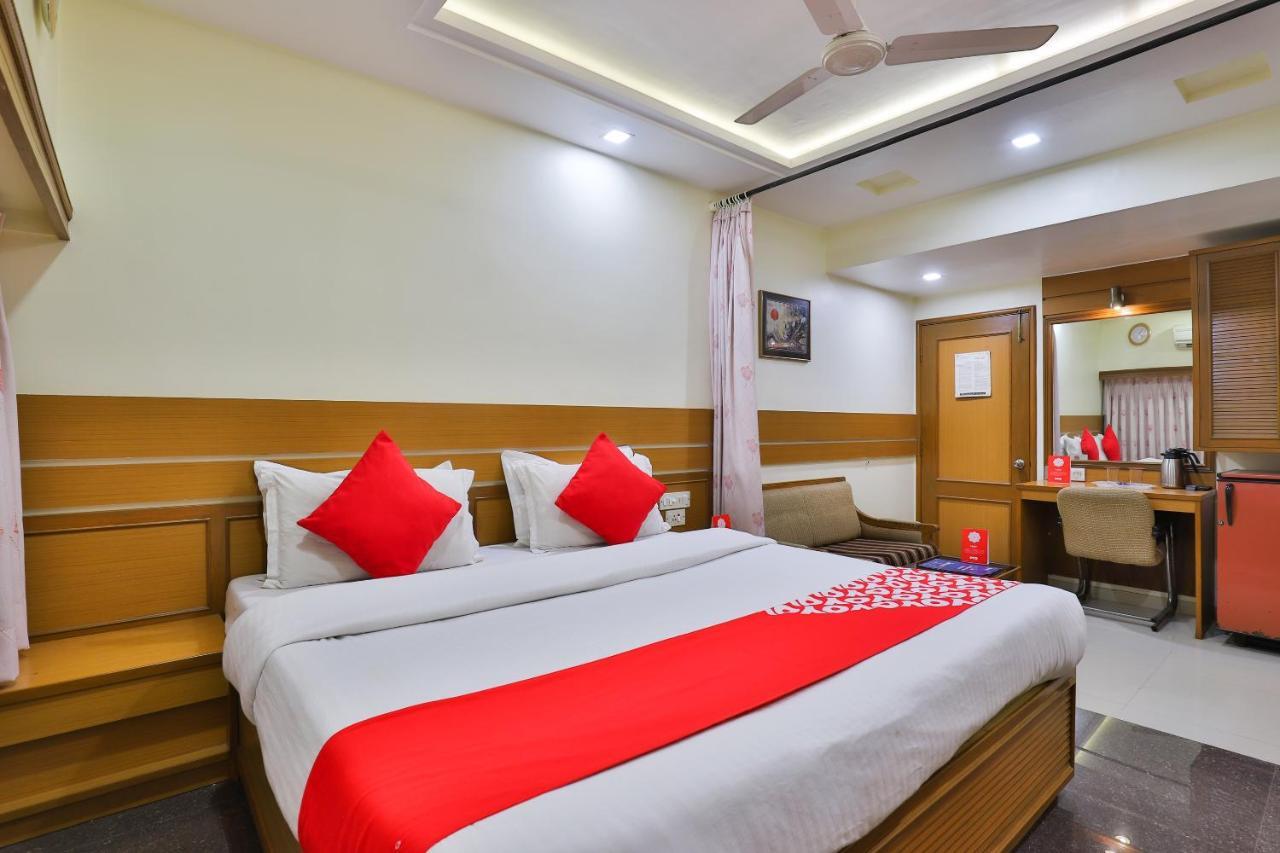 Oyo 17117 Hotel Rainbow Vadodara Zewnętrze zdjęcie