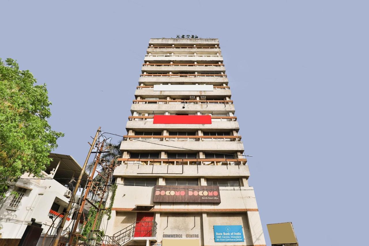 Oyo 17117 Hotel Rainbow Vadodara Zewnętrze zdjęcie