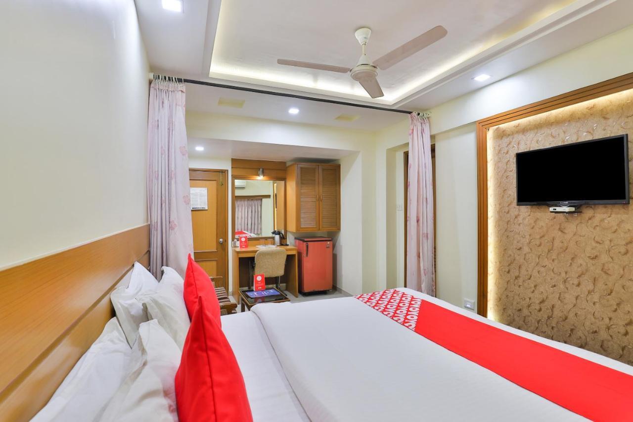 Oyo 17117 Hotel Rainbow Vadodara Zewnętrze zdjęcie