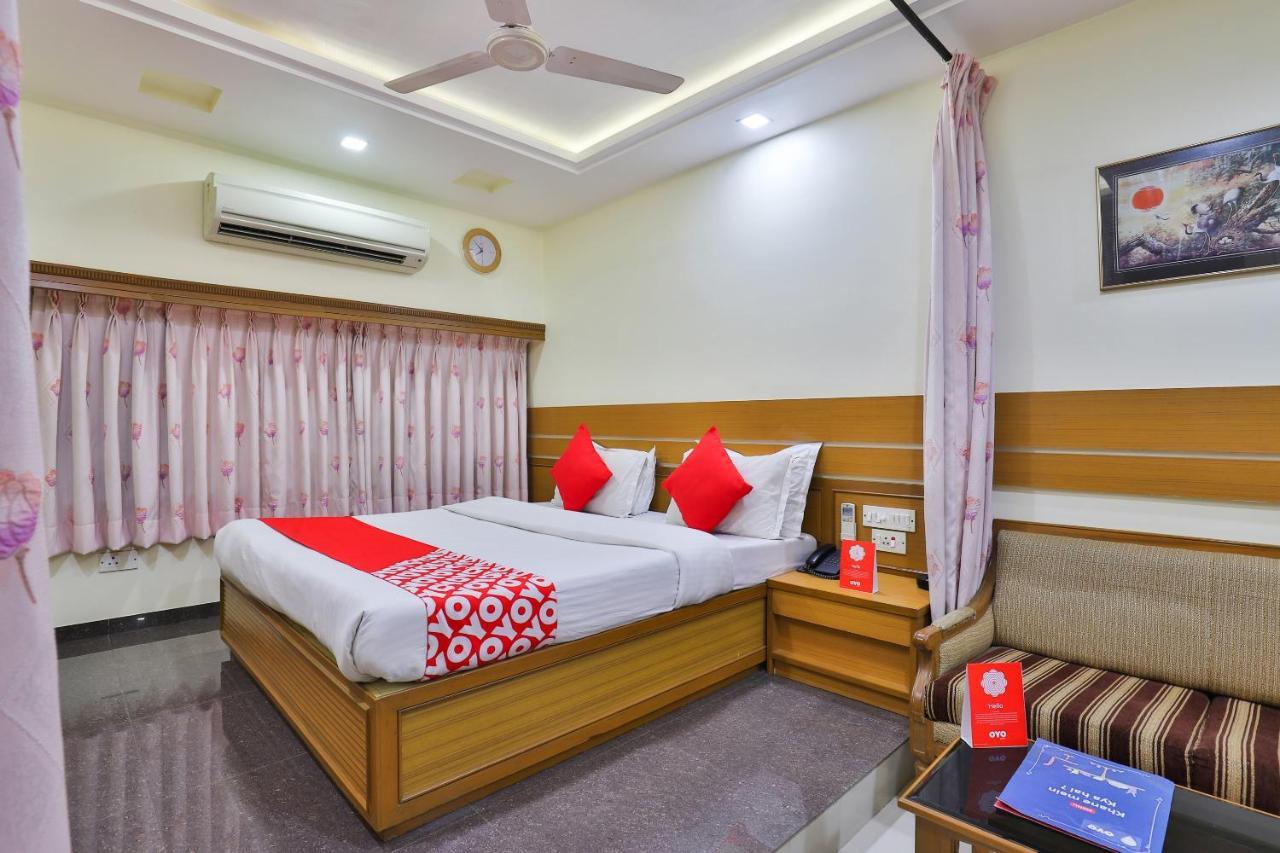 Oyo 17117 Hotel Rainbow Vadodara Zewnętrze zdjęcie