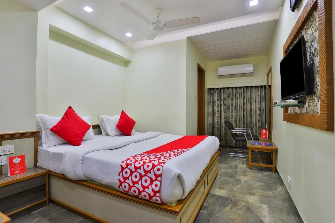 Oyo 17117 Hotel Rainbow Vadodara Zewnętrze zdjęcie