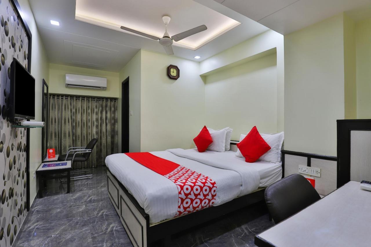 Oyo 17117 Hotel Rainbow Vadodara Zewnętrze zdjęcie