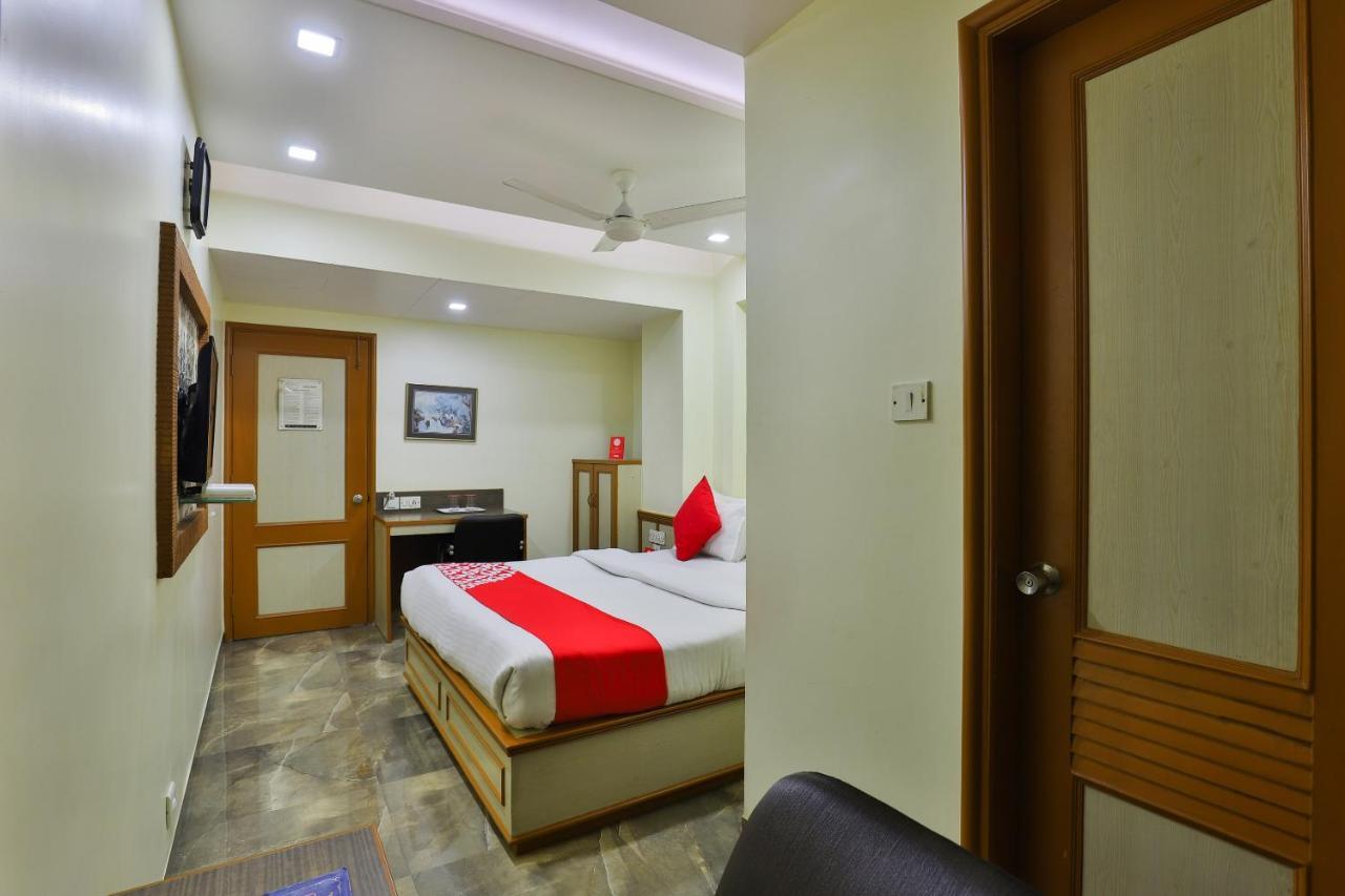 Oyo 17117 Hotel Rainbow Vadodara Zewnętrze zdjęcie