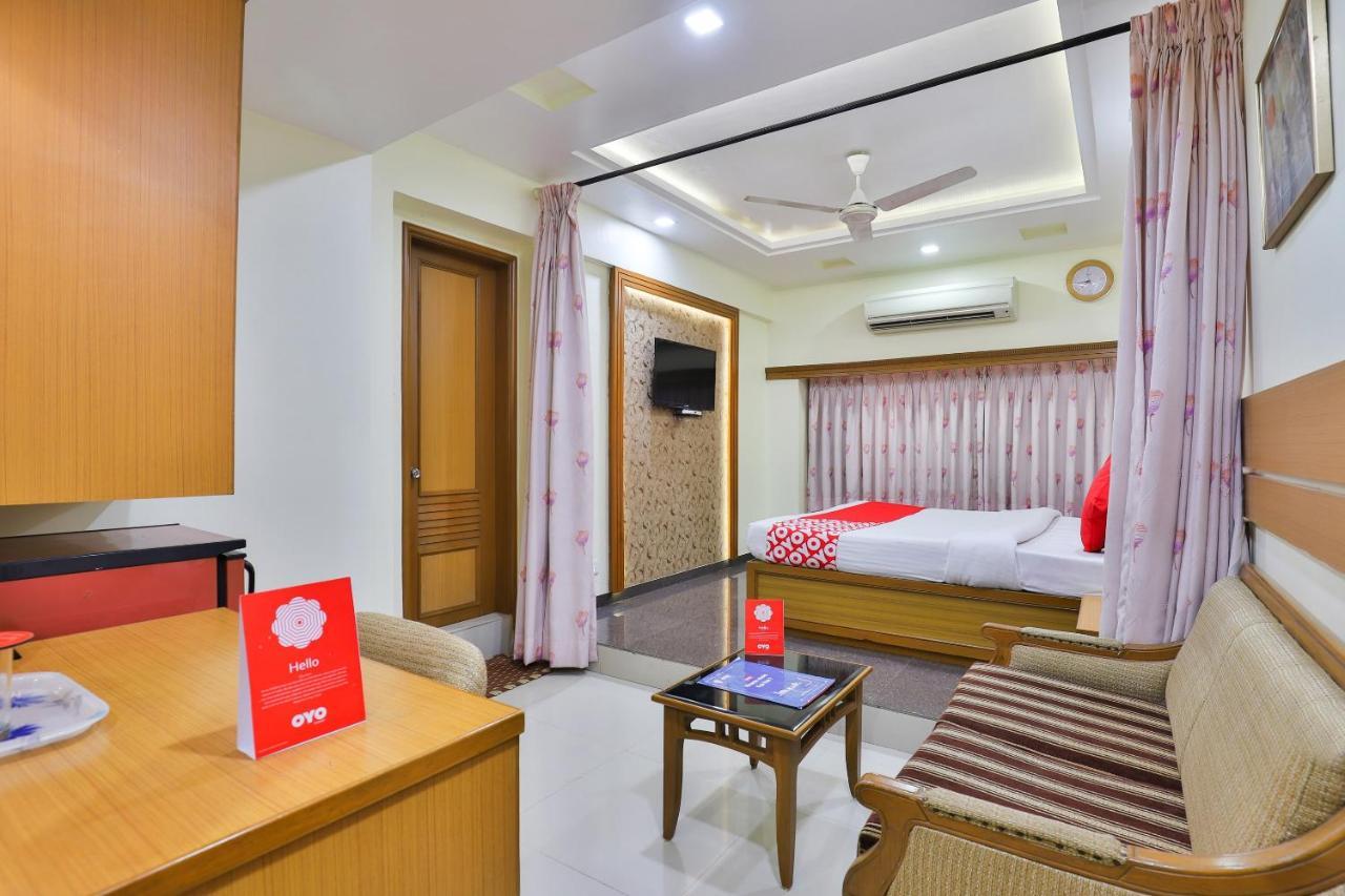 Oyo 17117 Hotel Rainbow Vadodara Zewnętrze zdjęcie