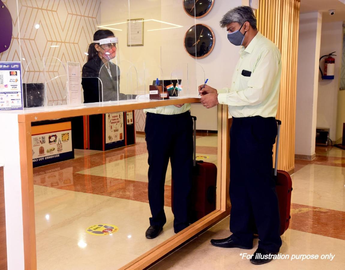 Oyo 17117 Hotel Rainbow Vadodara Zewnętrze zdjęcie